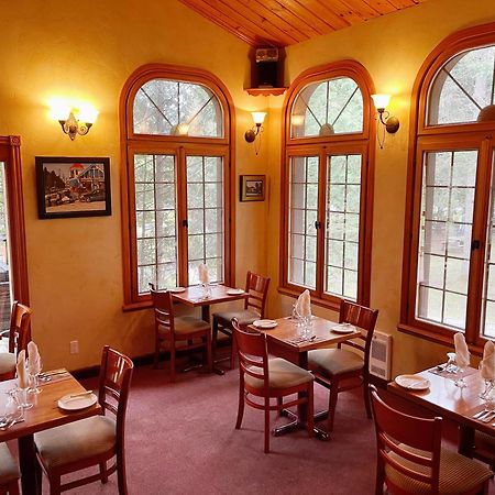 Auberge Alpine Inn Sainte-Adèle Esterno foto