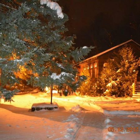 Auberge Alpine Inn Sainte-Adèle Esterno foto