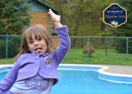 Auberge Alpine Inn Sainte-Adèle Esterno foto