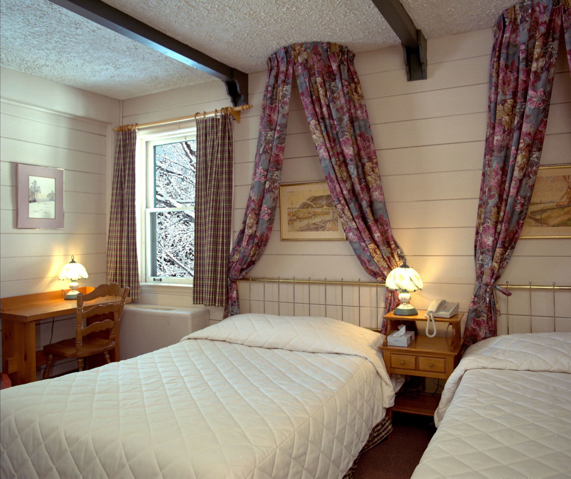 Auberge Alpine Inn Sainte-Adèle Esterno foto