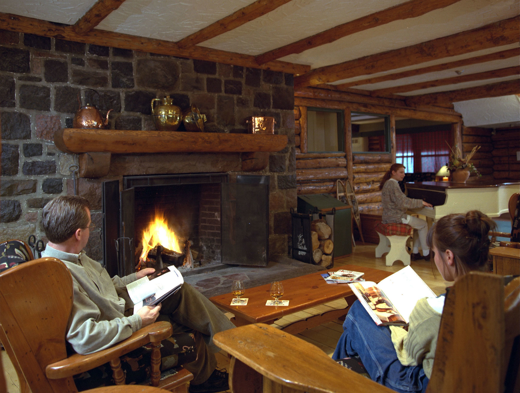Auberge Alpine Inn Sainte-Adèle Esterno foto