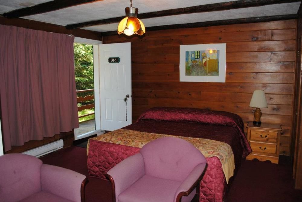 Auberge Alpine Inn Sainte-Adèle Esterno foto