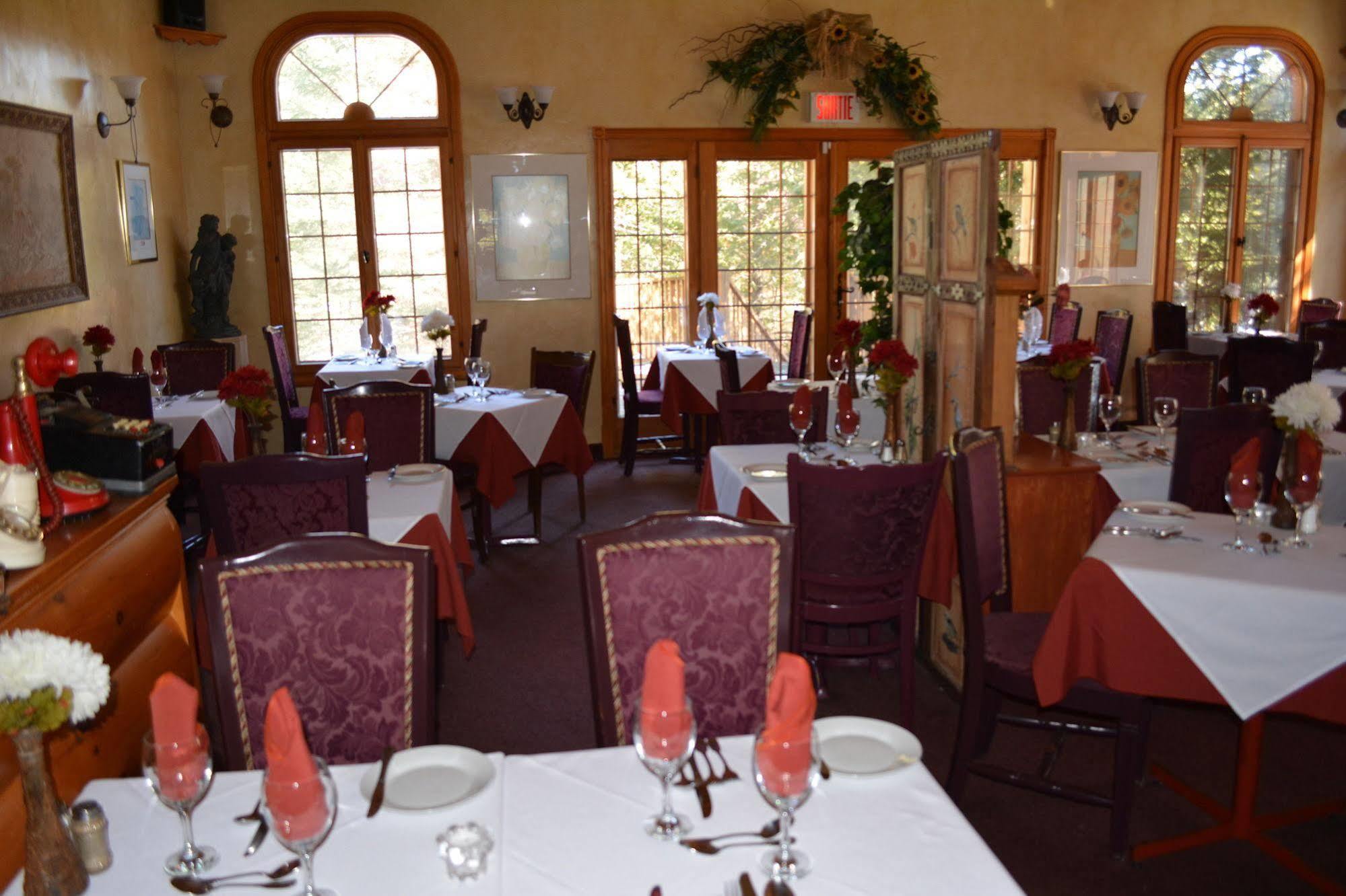 Auberge Alpine Inn Sainte-Adèle Esterno foto