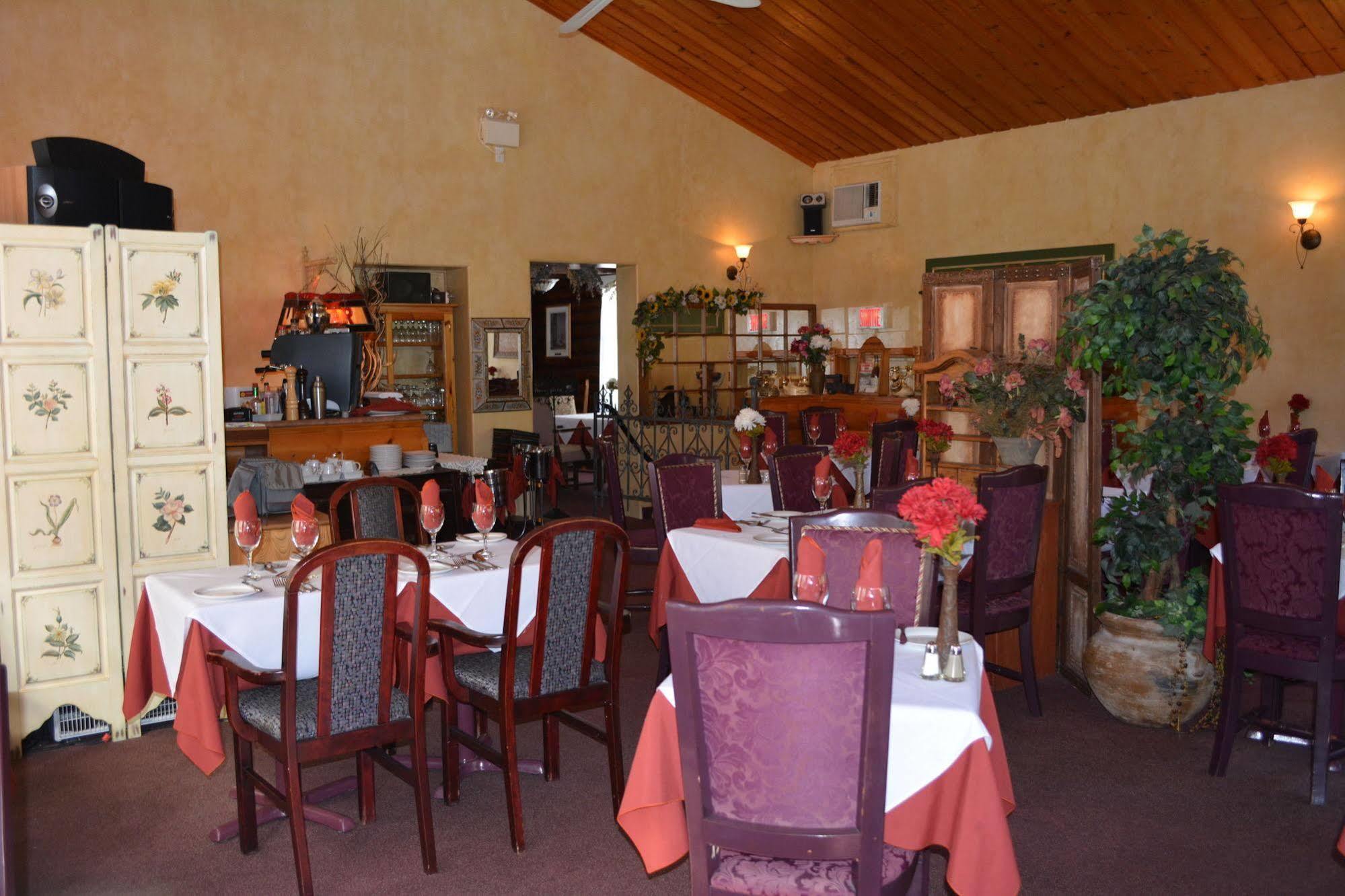 Auberge Alpine Inn Sainte-Adèle Esterno foto