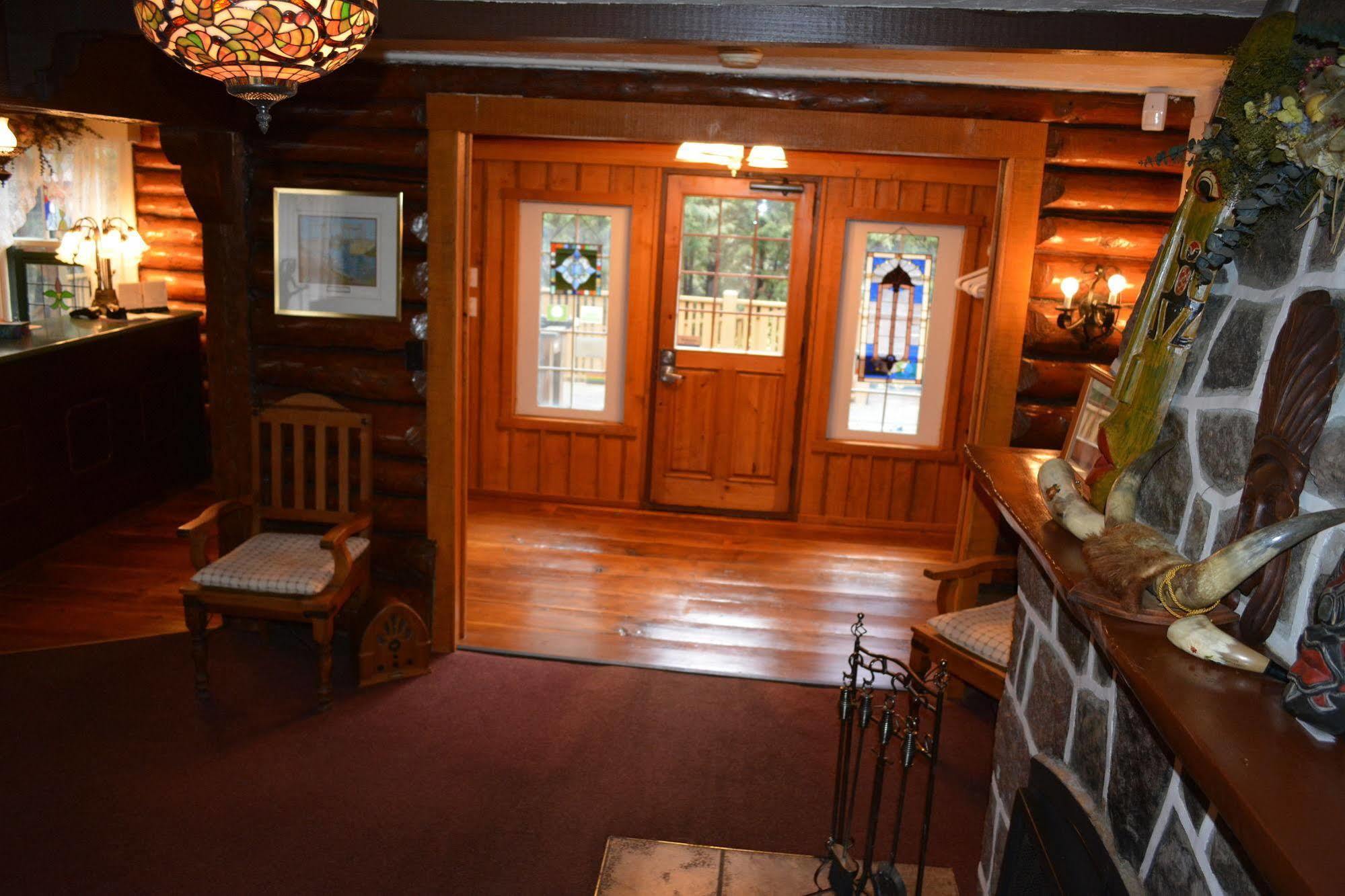 Auberge Alpine Inn Sainte-Adèle Esterno foto