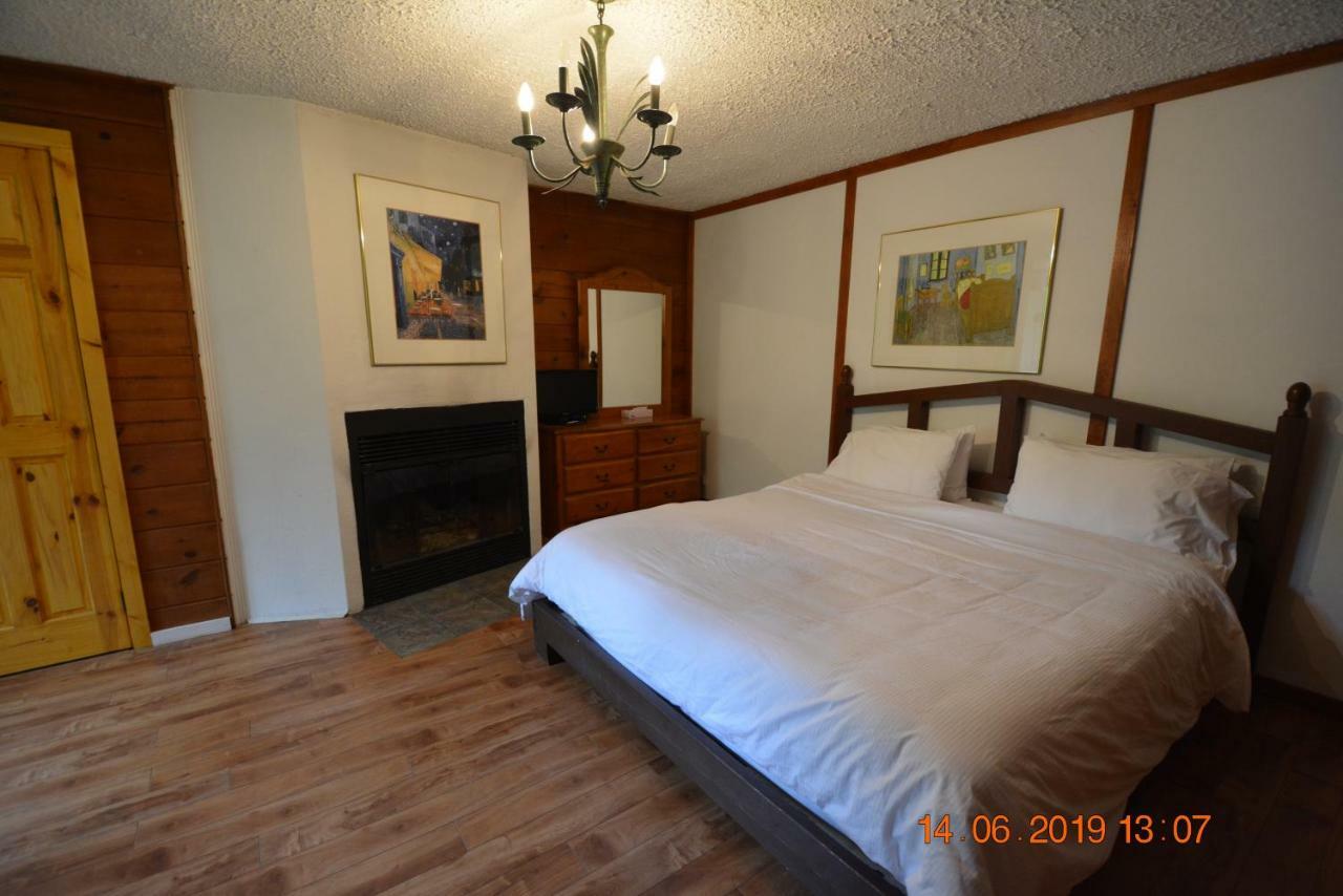 Auberge Alpine Inn Sainte-Adèle Esterno foto