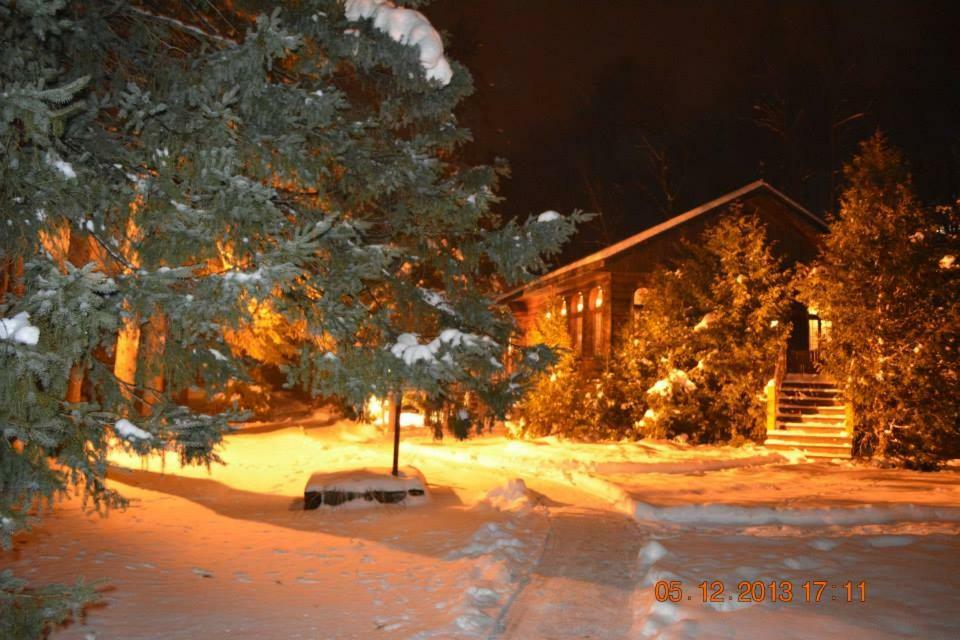 Auberge Alpine Inn Sainte-Adèle Esterno foto